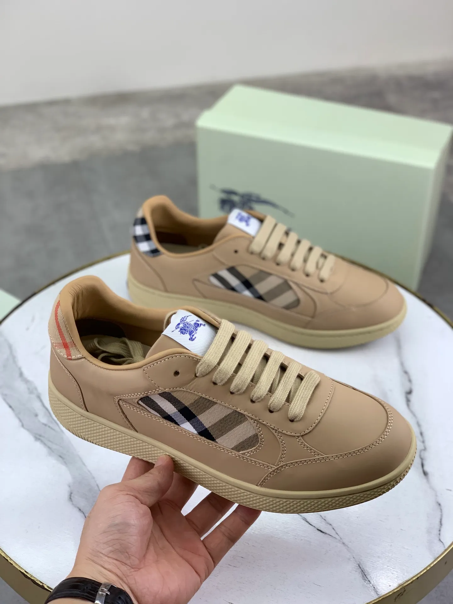 Factory price P640 [BURBERRY] Burberry - High-end quality original order - Upper: imported 🔝 original material - Inner lining: cowhide lining, feet; water-dyed cowhide - Outsole: ultra-light TPR rubber; two-color molded outsole - Super high quality control · Fine workmanship: highlighted (high-end, extravagance, grade) -Size: 39-45 (Male 38 46 can be customized) · Color: Multi-color optional